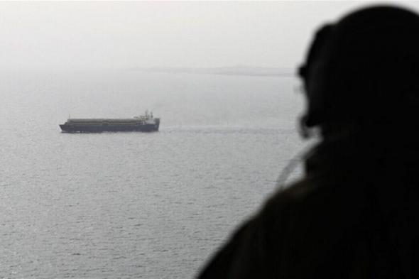 الحوثيون يعلنون: قادرون على إغراق السفن في 3 بحار