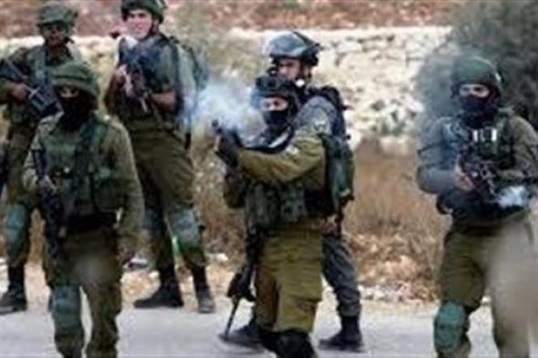 الاحتلال يفتح النار على شاب بزعم ارتكابه عملية دهس وطعن لجنود إسرائيليين