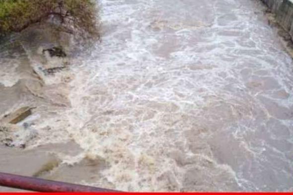 "النشرة": السيول في حاصبيا جرفت معها الوحول والاتربة إلى مجرى نهر الحاصباني