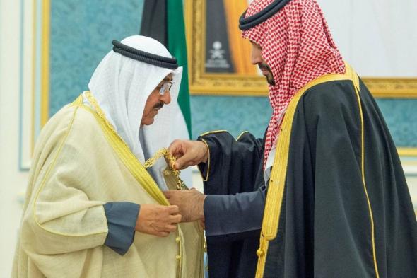 ولي العهد وأمير الكويت يستعرضان تطوير العلاقات الأخوية التاريخية