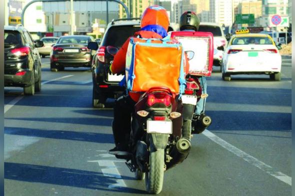 الامارات | سائقو دراجات نارية ينتهكون مسافة الأمان