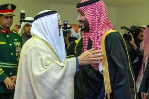 تراند اليوم : بالصور: أمير الكويت يغادر الرياض وولي العهد في مقدمة مودعيه