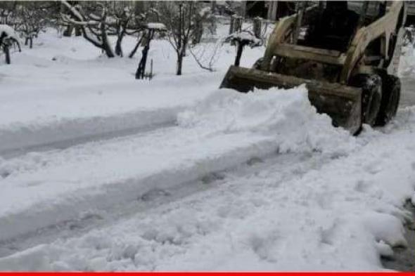 الثلوج غطت قرى راشيا والبقاع الغربي وجرافات الأشغال فتحت الطرق المقطوعة