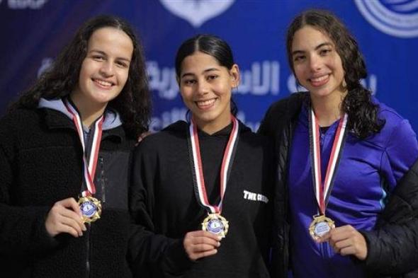 سباحو سموحة يواصلون الهيمنة على ميداليات بطولة الإسكندرية والدلتا للسباحة بالزعانف