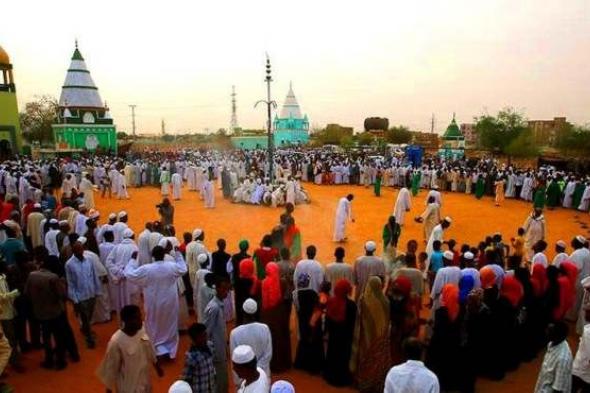 شاهد بالفيديو.. شيخ من صوفية السودان يطلب الفزع والنجدة من القرى المجاورة بعد اقتحام قوات من الدعم السريع لمنطقتهم ويثير سخرية المتابعين: (افزعونا الدعامة دخلوا علينا وعاوزين يشيلوا عرباتنا) وساخرون: (خلي شيخك الكبير يلحقك)