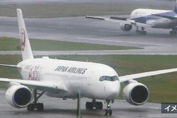 الامارات | تصادم بين طائرتين في مطار ياباني.. فيديو