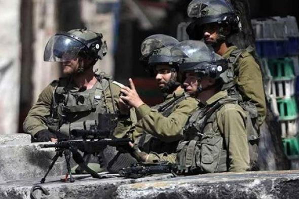 الإذاعة الإسرائيلية: "حماس" تستغل أي انسحاب للجيش وتعود إلى أماكنها وينقصنا المعلومات