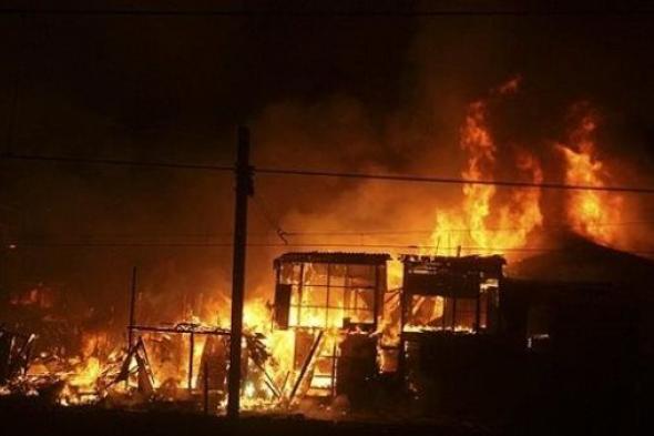اندلاع حريق هائل بمصنع لمستحضرات التجميل شمالى الهند وحصار العديد من العمال