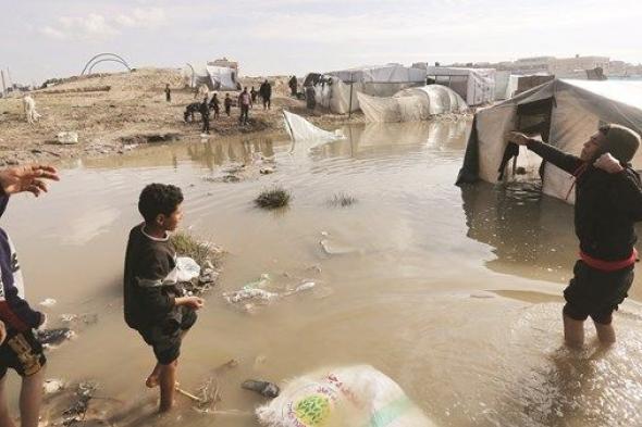 البرد القارس يضاعف معاناة النازحين في غزة