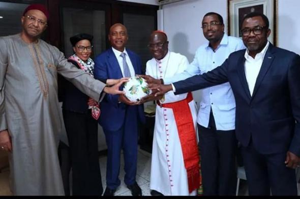 رئيس الاتحاد الأفريقي يتبرع للكنيسة الكاثوليكية والعقيدة الإسلامية في ساحل العاج