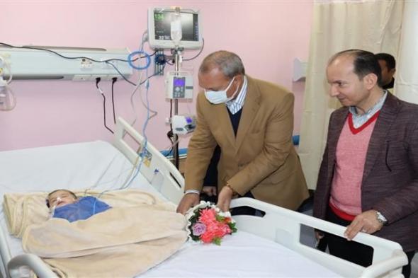 محافظ القليوبية يطمئن على 3 مرضى من أطفال غزة بمستشفى القناطر