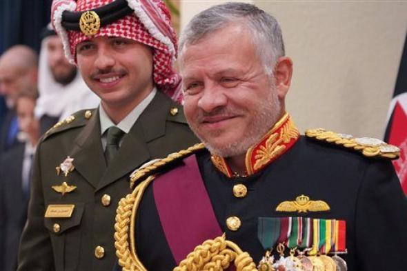 العاهل الأردني وولي عهده يستقبلان رئيس الإمارات لدى وصوله عمان