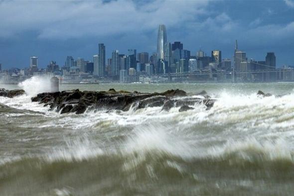 عاصفة قوية تجتاح ولاية أمريكية وتحذير من فيضانات