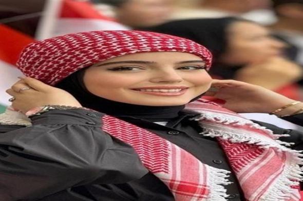 مشجعة أردنية تخطف الأنظار في كأس آسيا لهذا السبب (صور)