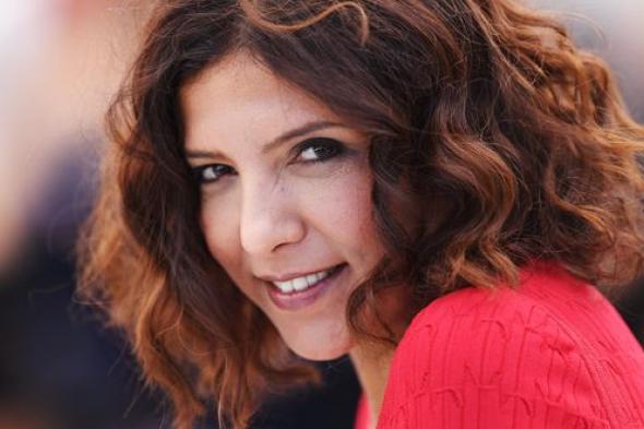 مخرجة تونسية مرشحة لـ”الأوسكار” تدعو باكية إلى وقف إطلاق النار في غزة