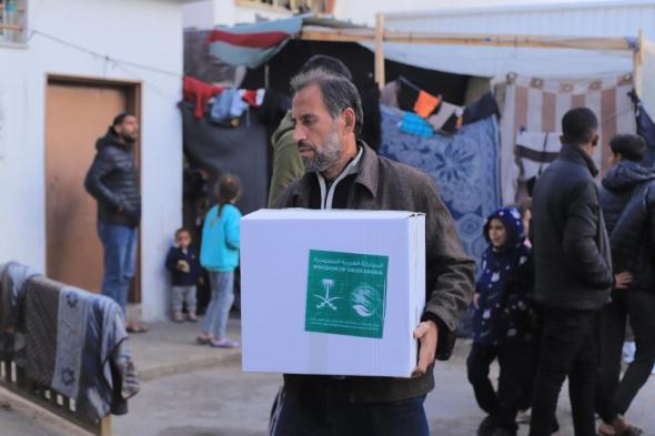 إغاثة الشعب الفلسطيني.. مركز الملك سلمان يواصل توزيع المساعدات في غزة
