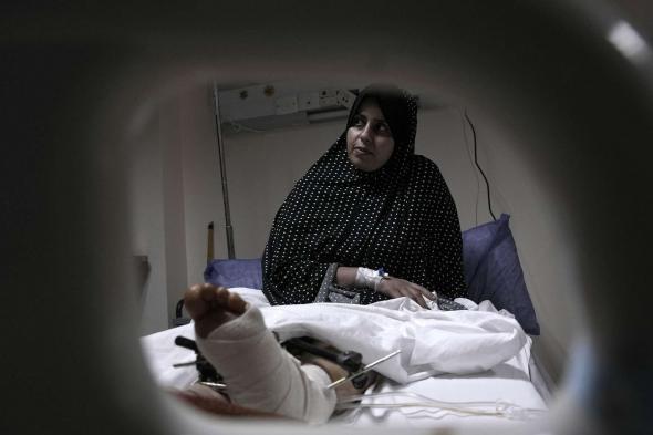 مقتل فلسطينية وإصابة آخرين جراء قصف إسرائيلي وسط غزة