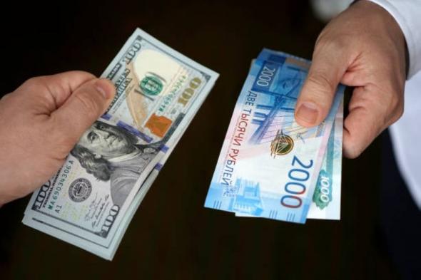 تراجع سعر صرف الروبل الروسي أمام العملات الرئيسية