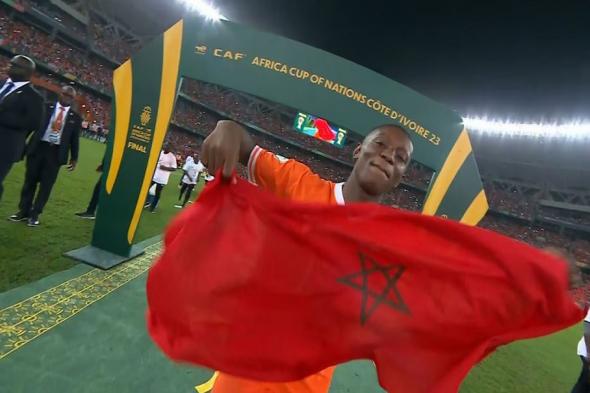 ما سر احتفال لاعبي كوت ديفوار بلقب أمم إفريقيا بأعلام المغرب؟