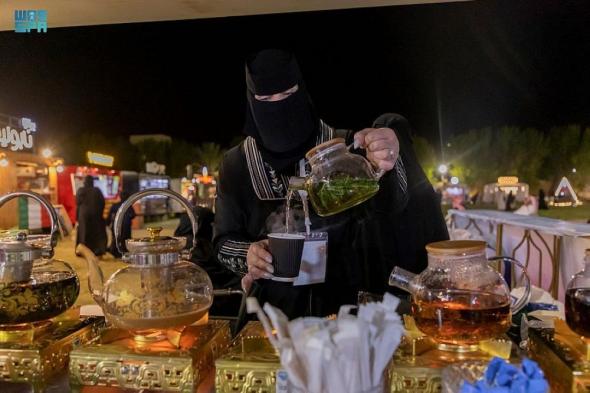 السدو والدمى والهدايا.. 40 سيدة يسوقن منتجاتهن في مهرجان زيتون الجوف