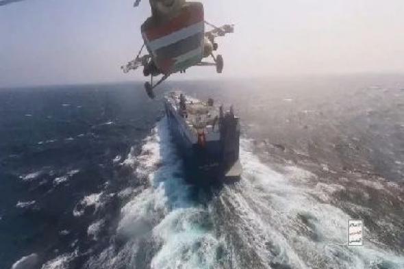 الجيش الأمريكي: الحوثيون هاجموا سفينة في البحر الأحمر
