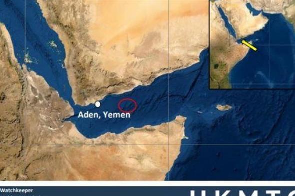 عاجل.. جماعة الحوثي يستهدفون سفينة نقل في خليج عدن