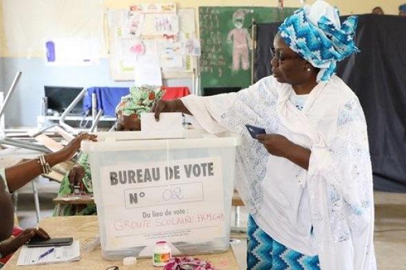 «إيكواس» تدعو لتغليب المصالح العليا واحترام الدستور في السنغال