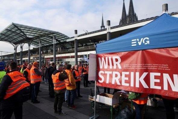 نقابة الطيارين تدعو لإضراب في شركة «ديسكفر» الألمانية