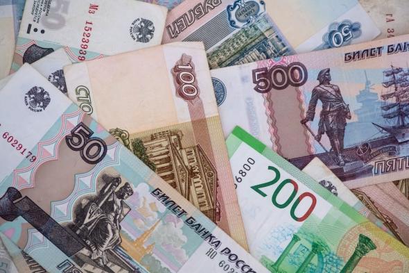 أسعار العملات الرئيسة ترتفع أمام الروبل الروسي