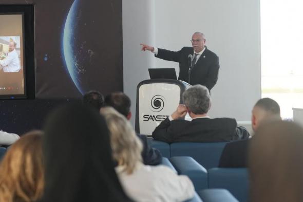 الامارات | "الشارقة لعلوم الفضاء" تفتتح المعرض الفني لمهمة "أبولو"