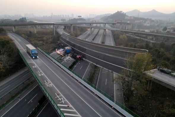 انهيار جسر جنوب الصين
