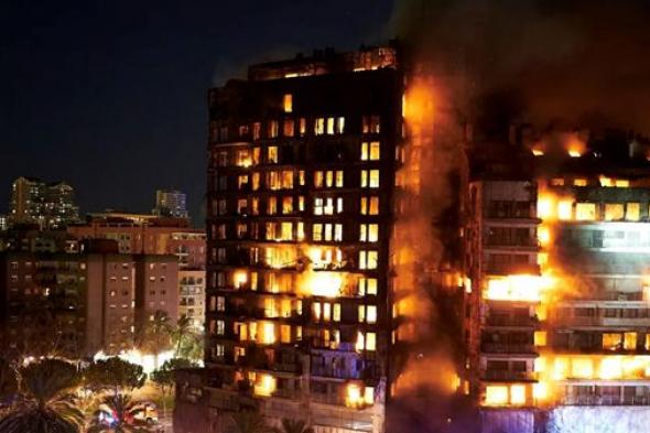 مقتل 4 أشخاص جراء حريق بمبنى سكني بإسبانيا