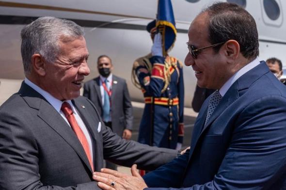 العاهل الأردني والرئيس المصري يبحثان هاتفيًا تداعيات الأوضاع بغزة