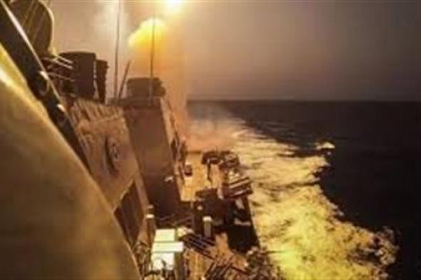الحوثيون يستهدفون ناقلة نفط أمريكية في خليج عدن وسفنا حربية في البحر الأحمر