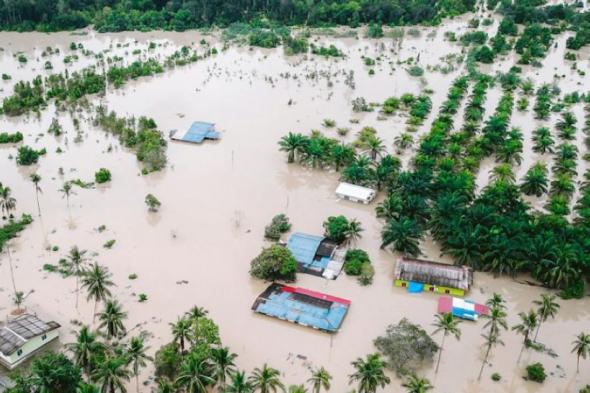 فيضانات وانهيارات أرضية بإقليم "نوسا تينجارا الغربية" الإندونيسي