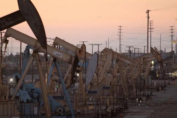 النفط يرتفع بدعم توقعات خفض الإنتاج رغم زيادة مخزون أمريكا