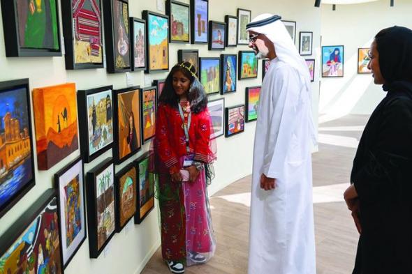 الامارات | خالد بن محمد يزور معرض «وطني إبداعي»