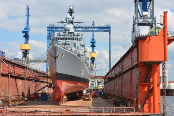 8 شروط و7 التزامات لترخيص بناء السفن وصيانة المساعدات الملاحية