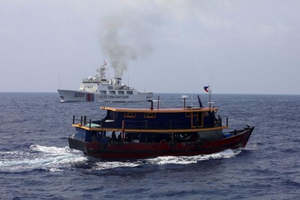 بمدافع المياه.. الصين تهاجم قوارب إمداد تابعة للبحرية الفلبينية