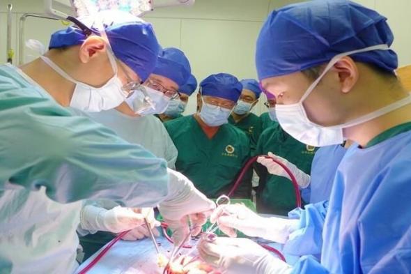 اليابان تجري أول عملية زرع متزامنة في العالم من متبرعين أحياء