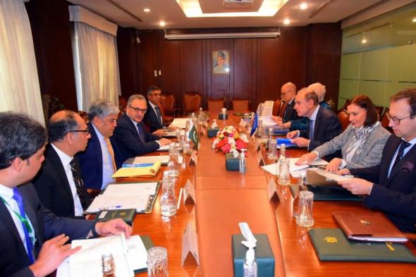 باكستان تناقش تعزيز التعاون التجاري والتنموي مع الاتحاد الأوروبي