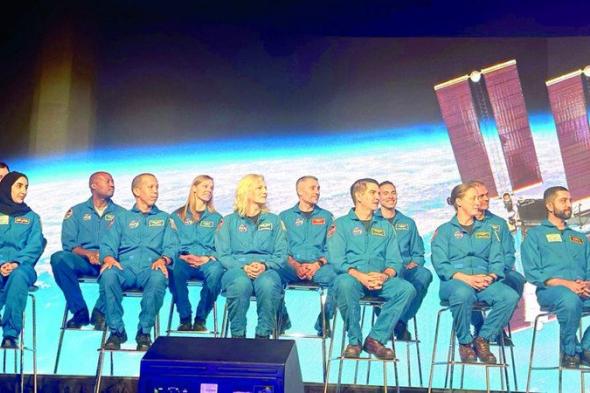 الامارات | نائبة الرئيس الأميركي تهنئ الملا والمطروشي لتخرجهما في «ناسا لرواد الفضاء»