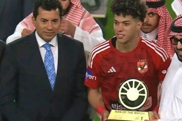 إمام عاشور يحصل على جائزة أفضل لاعب في نهائي كأس مصر