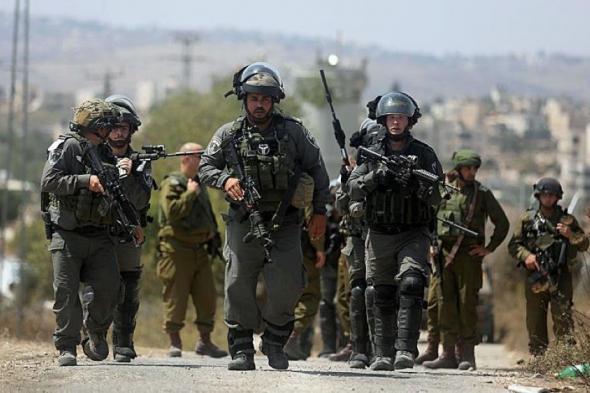 بالجرافات .. الاحتلال الإسرائيلي يقتحم عدة بلدات في الضفة الغربية