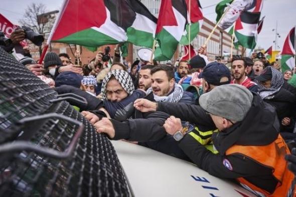 طالبوا باعتقاله.. آلاف الهولنديين يتظاهرون رفضا لزيارة الرئيس الإسرائيلي ودعما لغزة