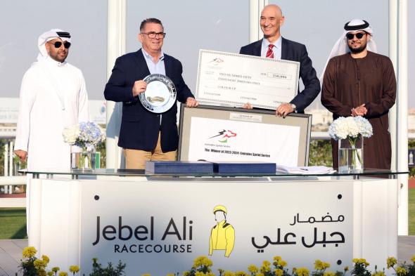 الامارات | الجواد "كولور آب" يتوج بلقب "سلسلة الإمارات لسباقات السرعة"
