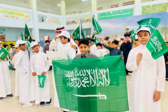 صور| مدارس المملكة تحتفل بيوم العلم السعودي