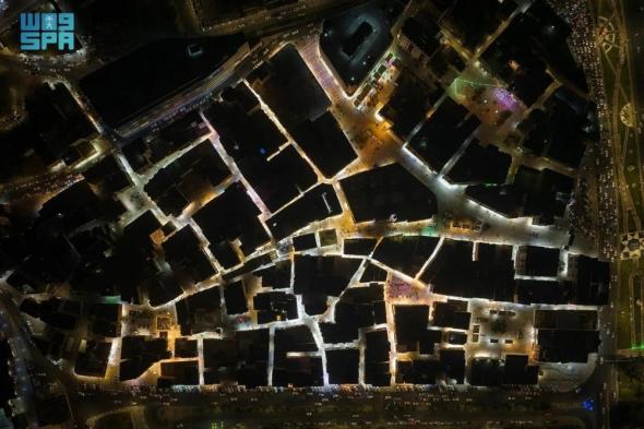 صور فضائية.. شوارع الطائف تضيء بالزينات والأنوار