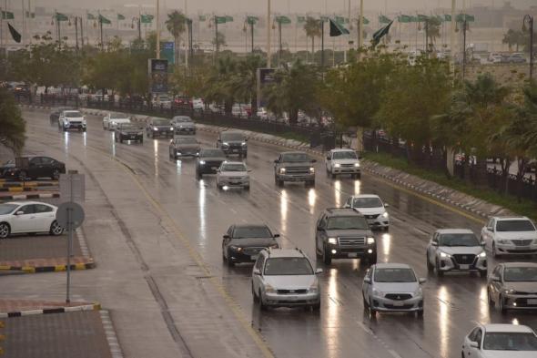 مع رياح نشطة.. أمطار خفيفة على أجزاء من المدينة المنورة