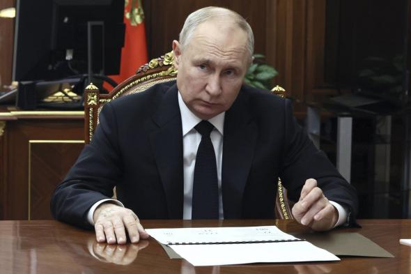بوتين يهيمن على المشهد السياسي .. بدء الانتخابات الرئاسية في روسيا
